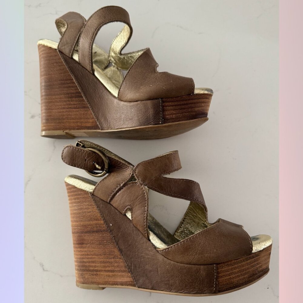Very Volatile Brown Leather Wedge Sandals – Size 7